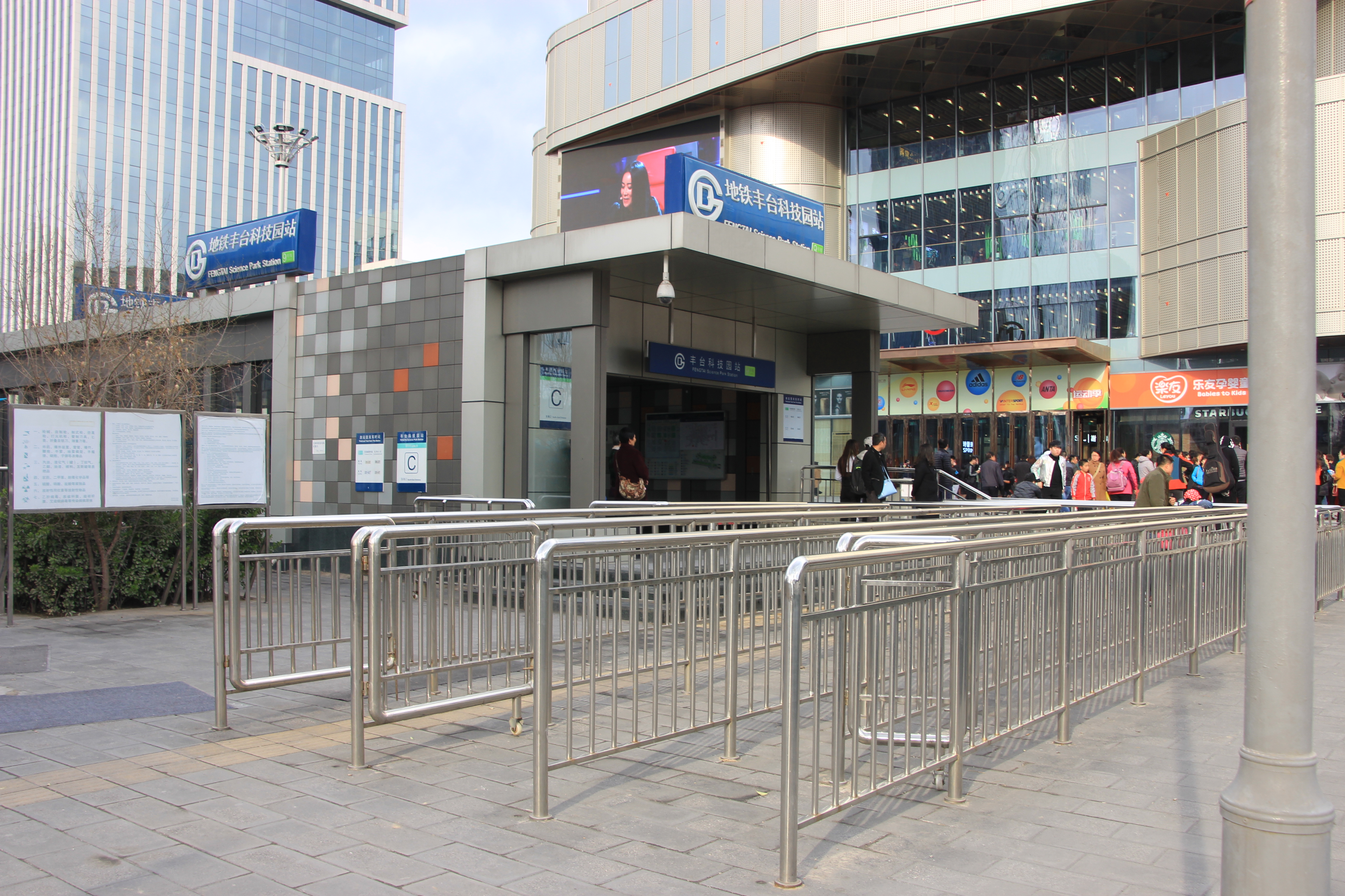 喜有沃北京地鐵304不銹鋼管護欄項目